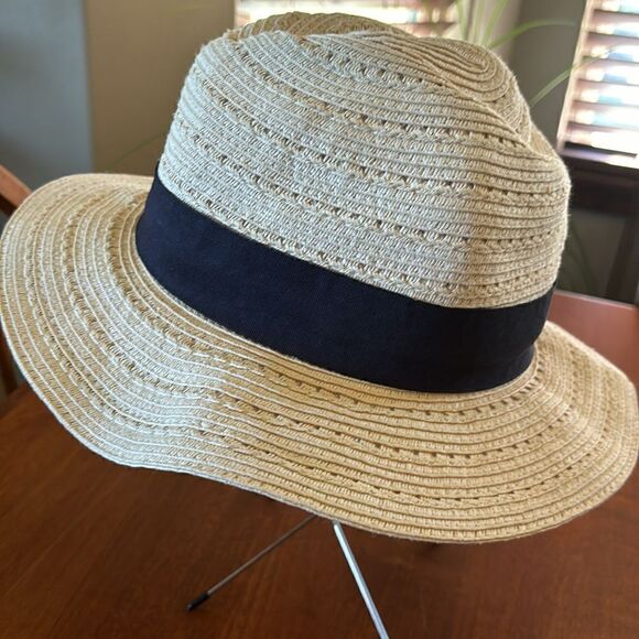 Banana Republic Packable Neutral Fedora Hat with Grossgrain Black Band main image 6